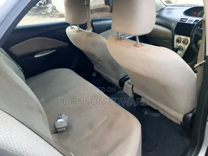 Toyota Belta 2006 Silver