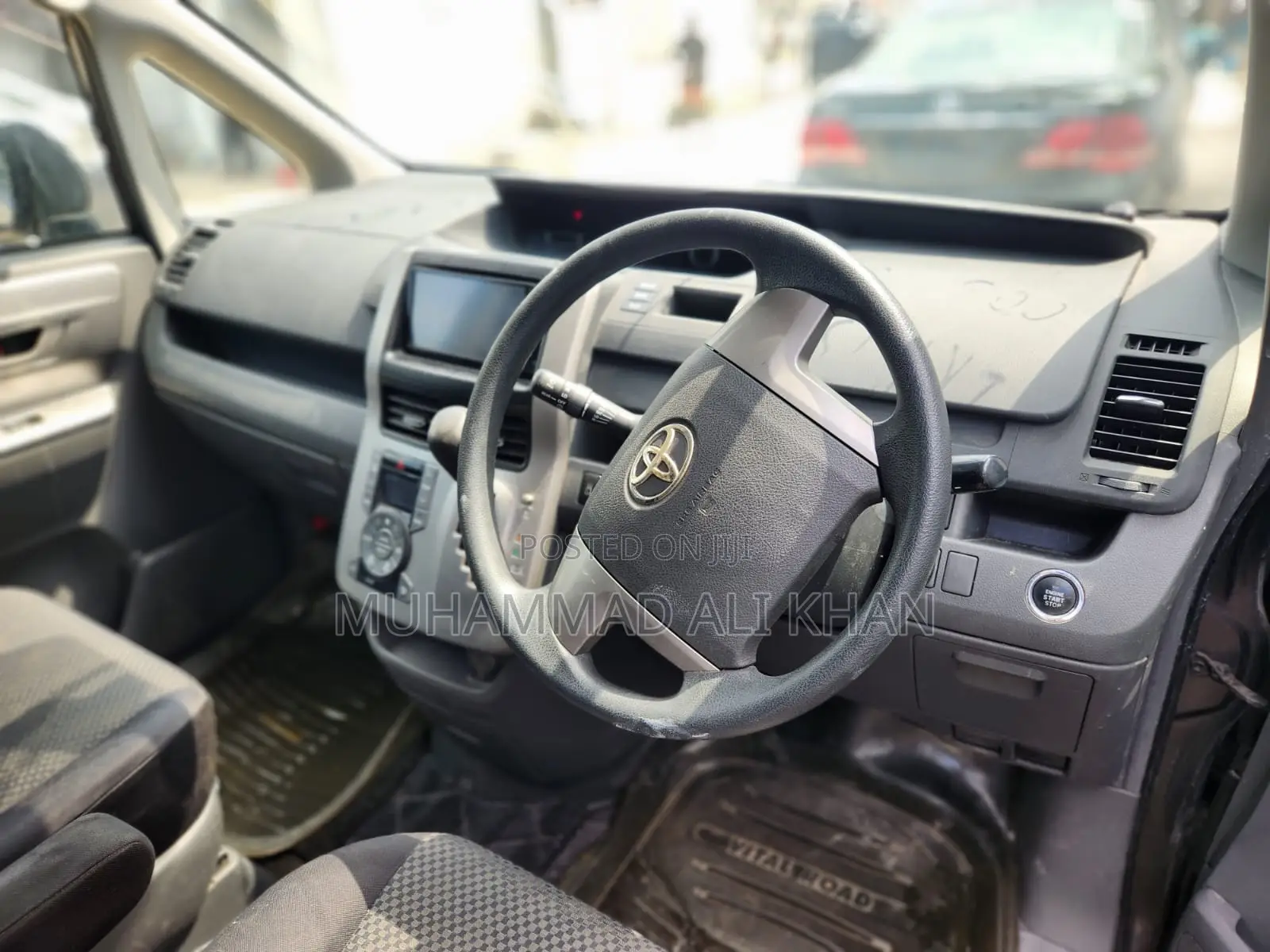 Toyota Noah 2.0 143hp FWD (7 Seater) 2008 Gray