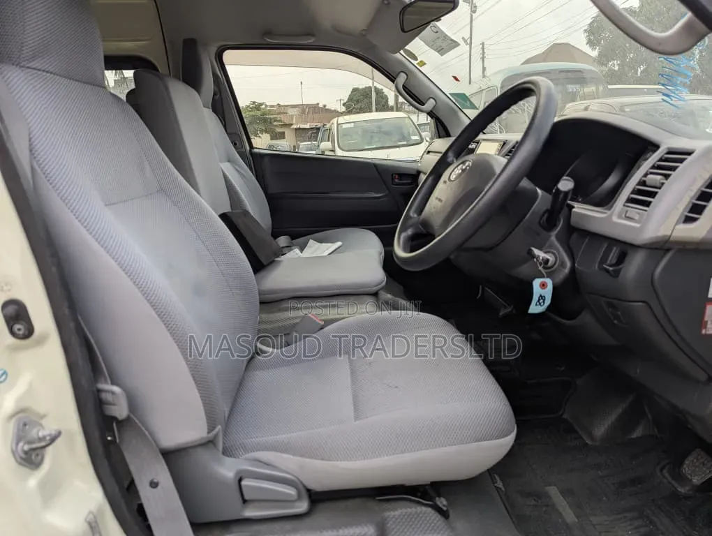 Toyota Quantum 2012