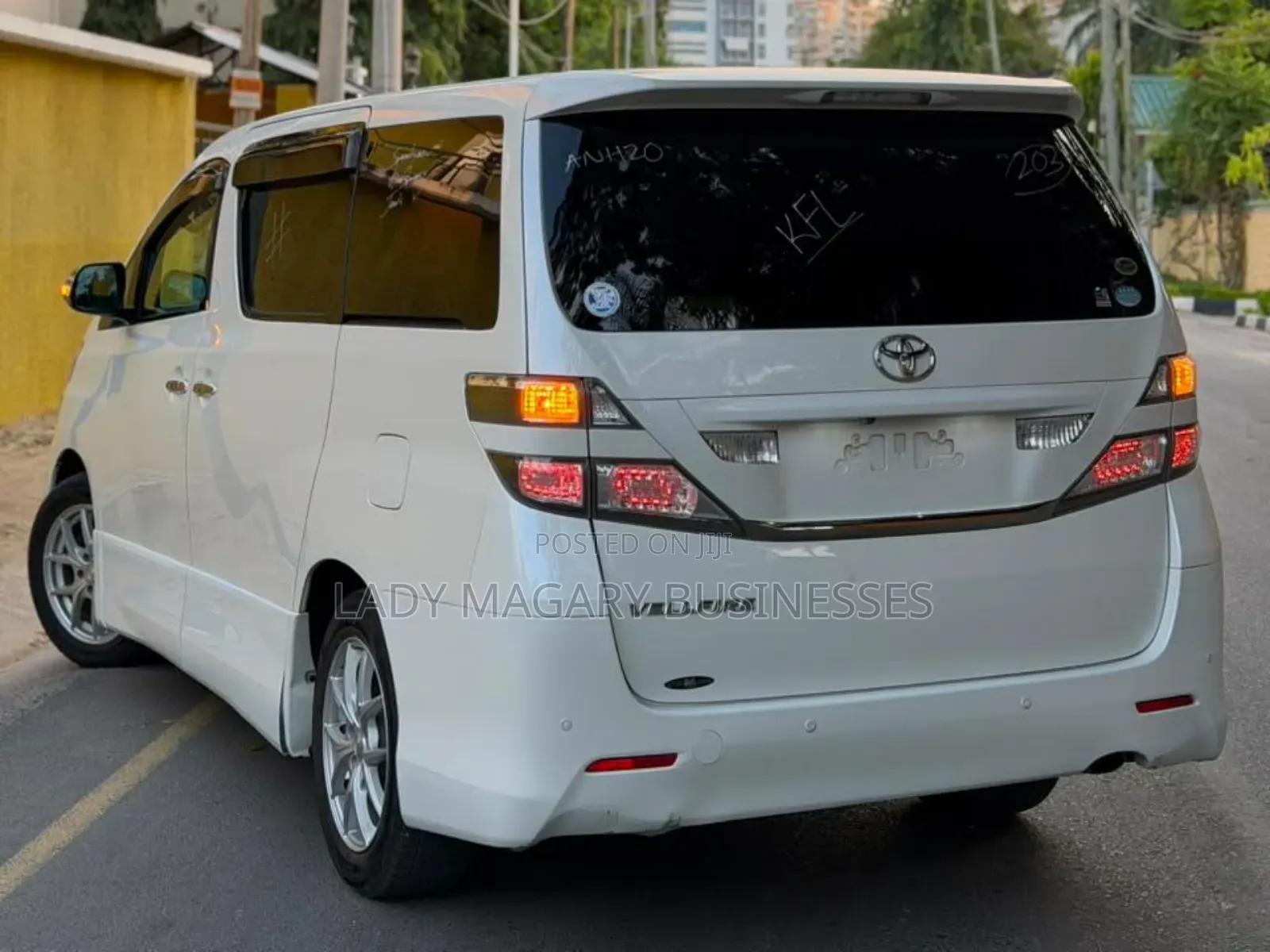 Toyota Vellfire V 2.4 4WD 7-Seater 2011 White