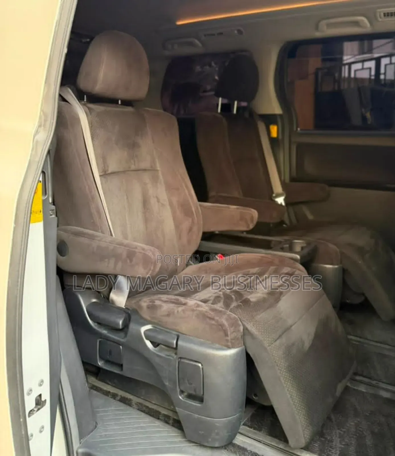 Toyota Vellfire V 2.4 4WD 7-Seater 2011 White