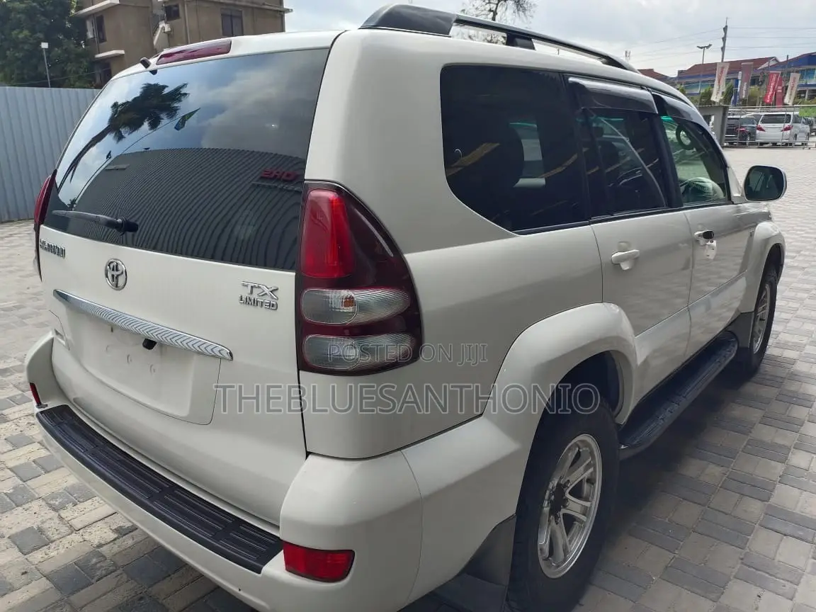 Toyota Land Cruiser Prado 2006 White