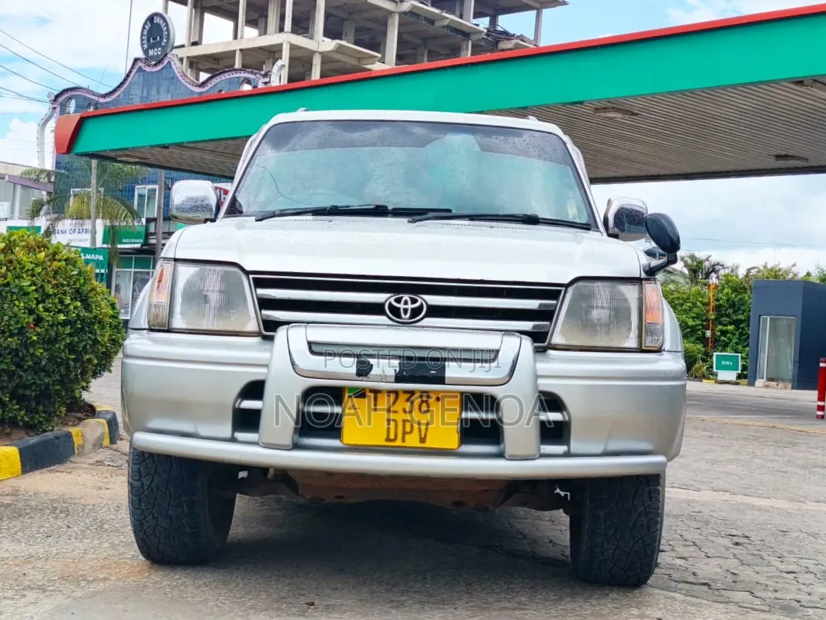 Toyota Land Cruiser Prado 2000 Silver