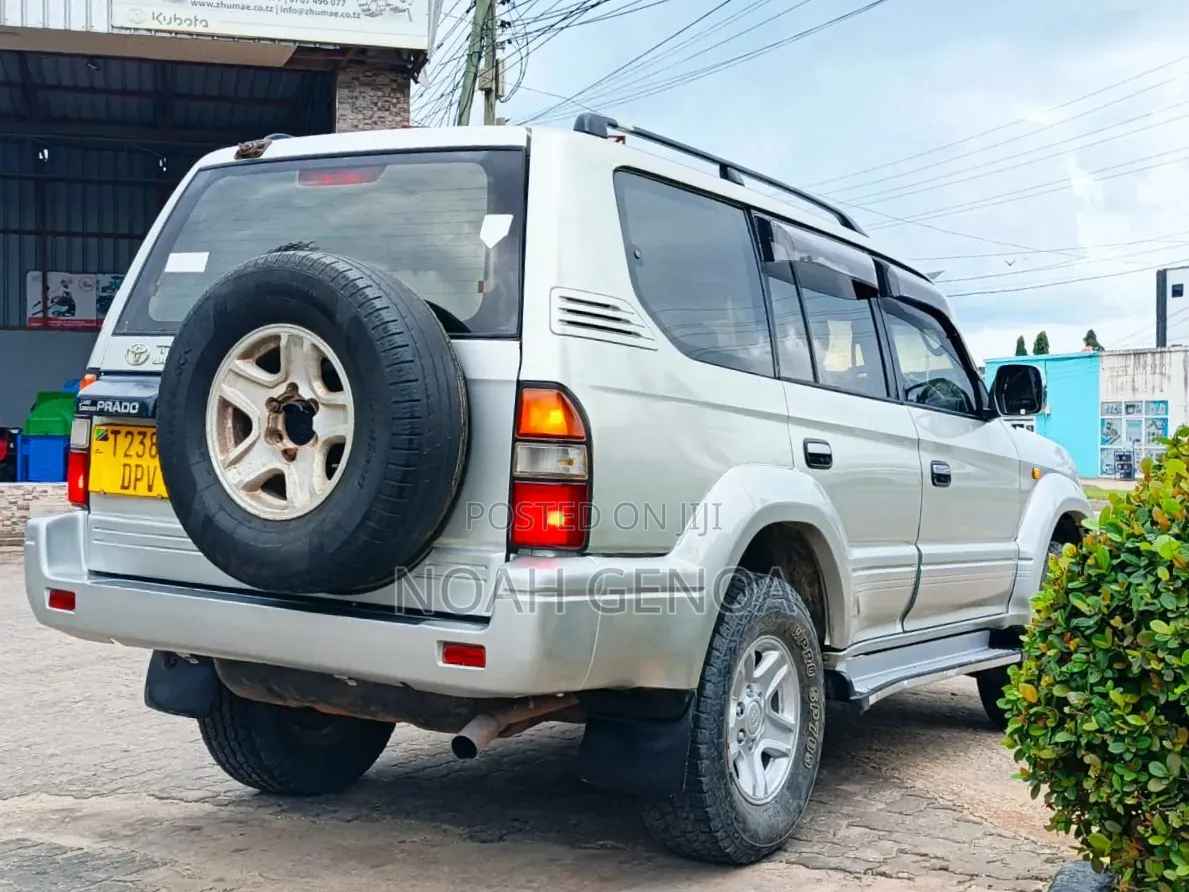 Toyota Land Cruiser Prado 2000 Silver