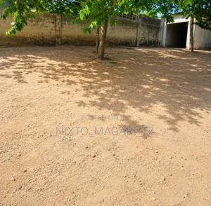 Yard Inakodishwa