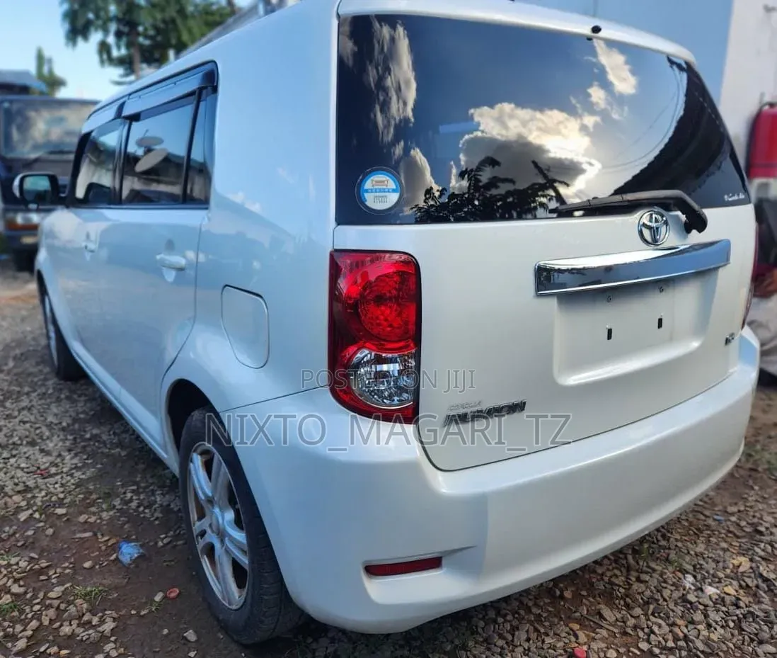 Toyota Corolla Rumion 2008 White