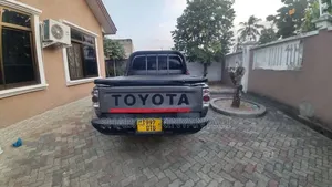 Toyota Hilux 1997 Gray