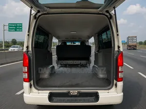 Toyota HiAce 2006 White