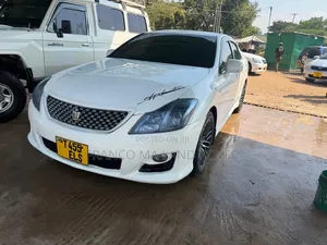 Toyota Crown 2010 White