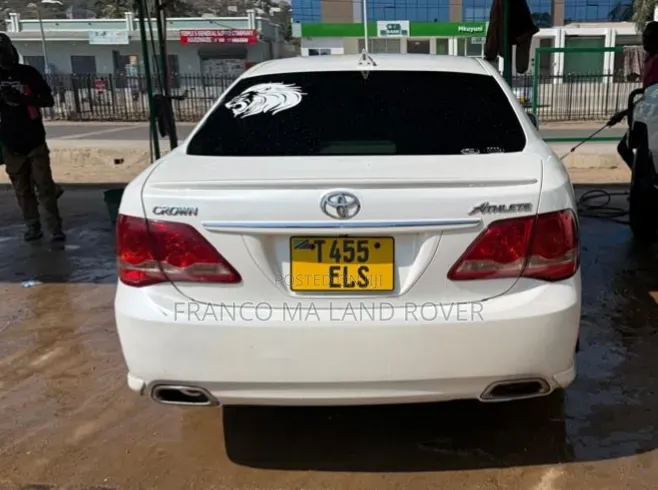 Toyota Crown 2010 White