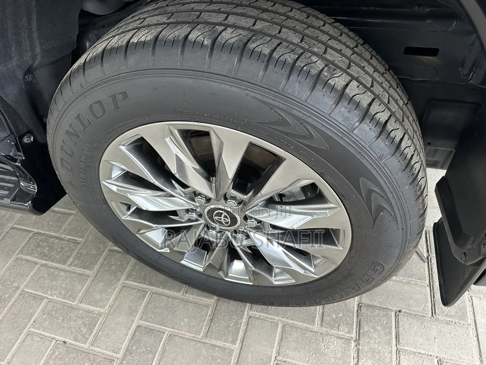Toyota Land Cruiser LC300 2025 Black
