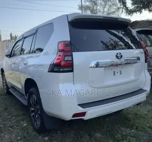 Toyota Land Cruiser Prado 2023 White