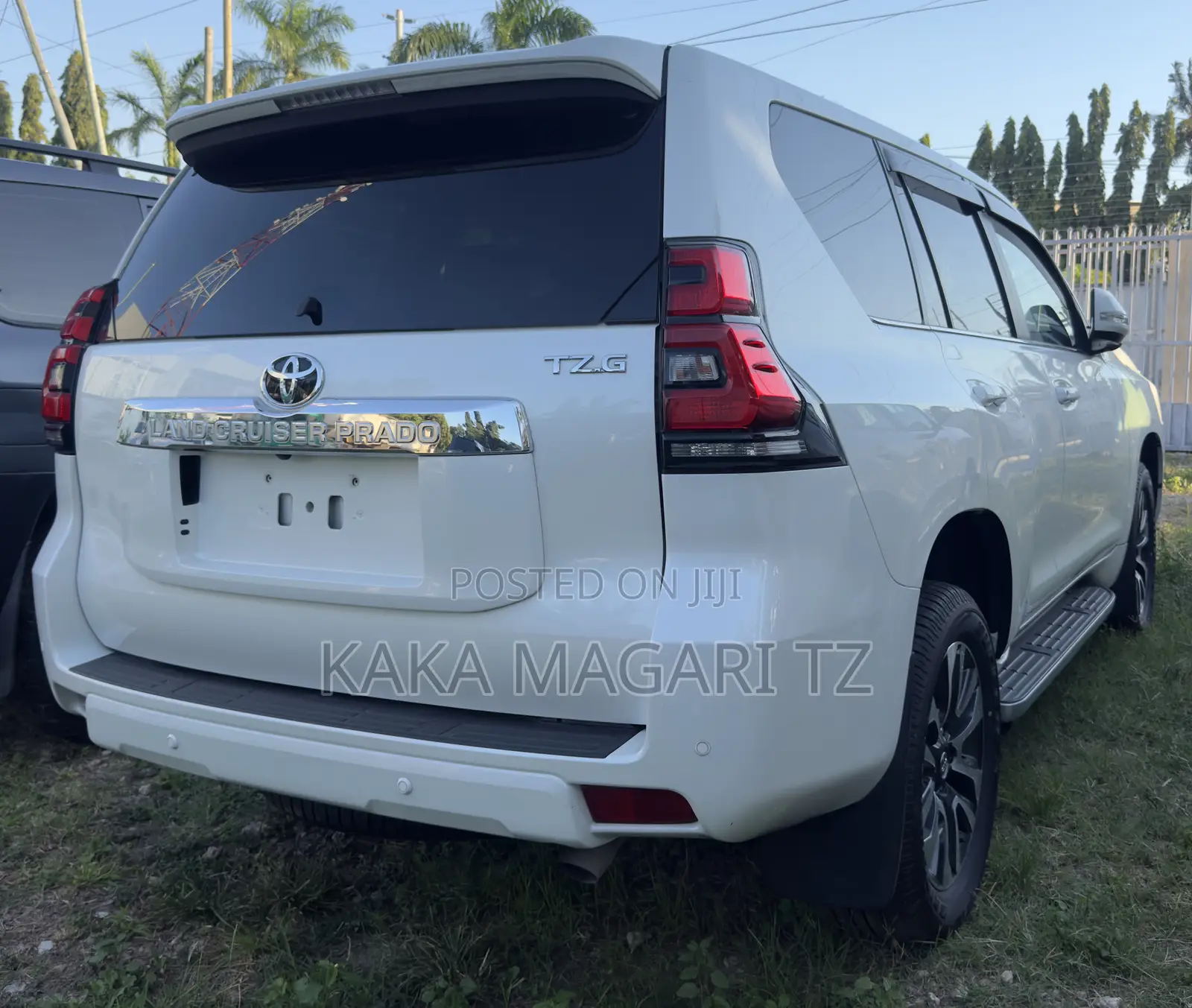Toyota Land Cruiser Prado 2023 White