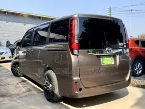 Toyota Noah 2014 Gray