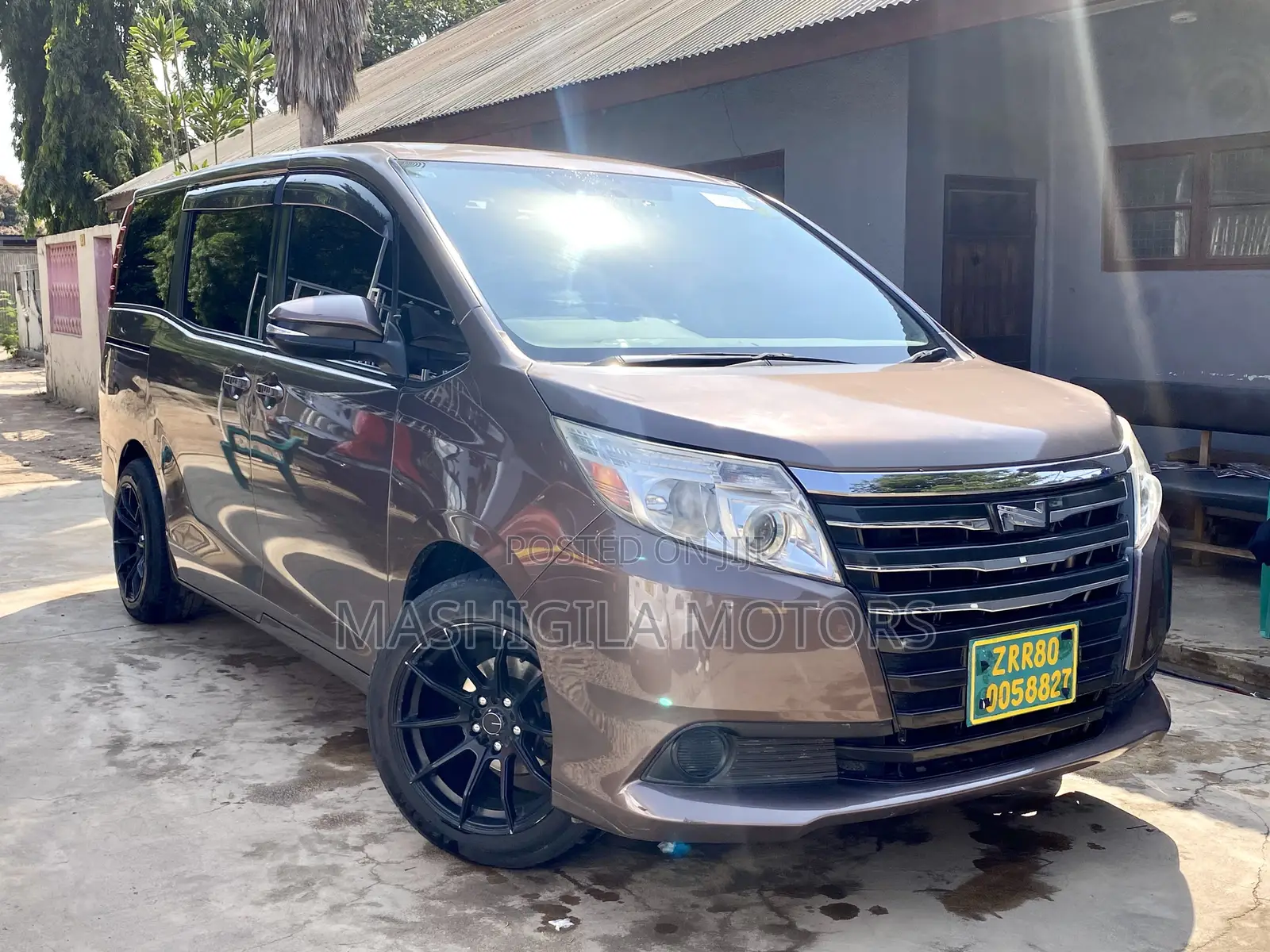 Toyota Noah 2014 Gray