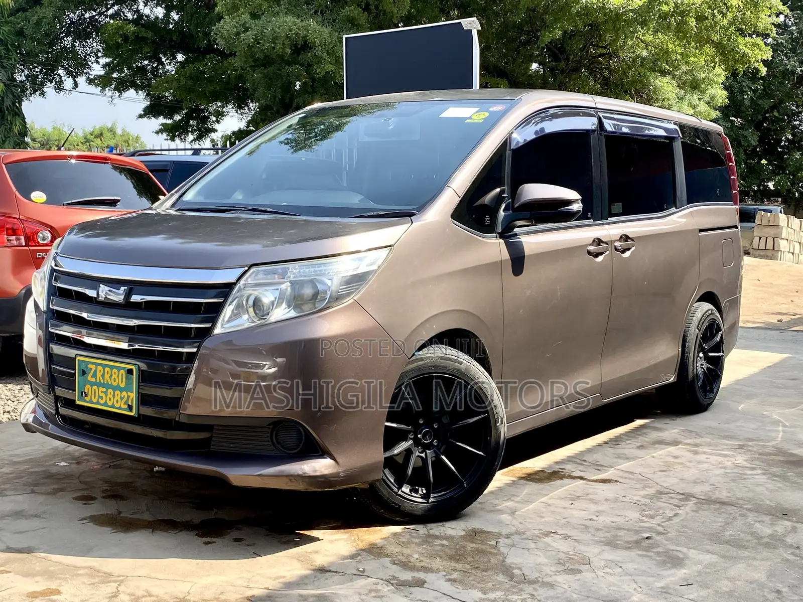 Toyota Noah 2014 Gray