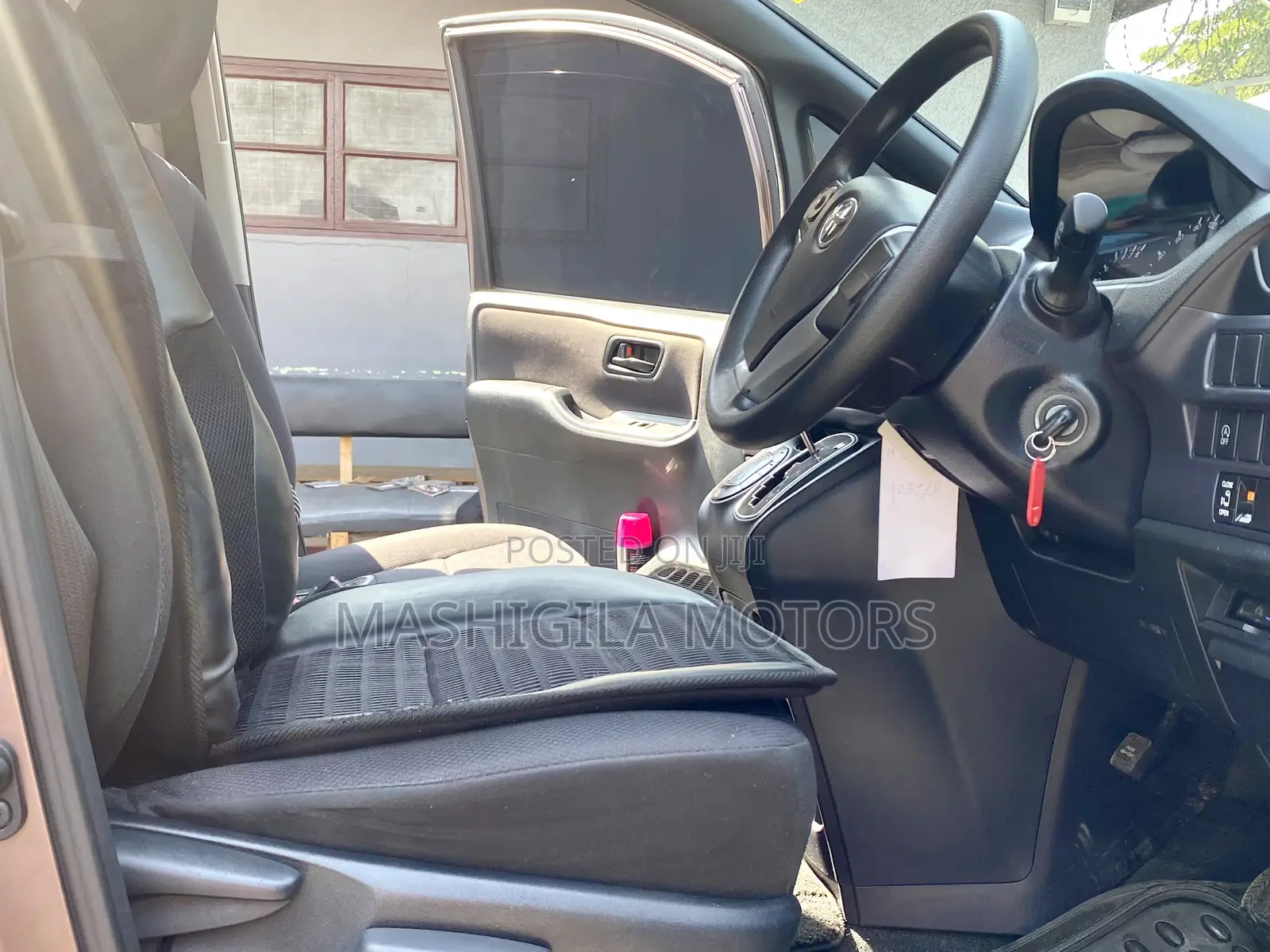 Toyota Noah 2014 Gray