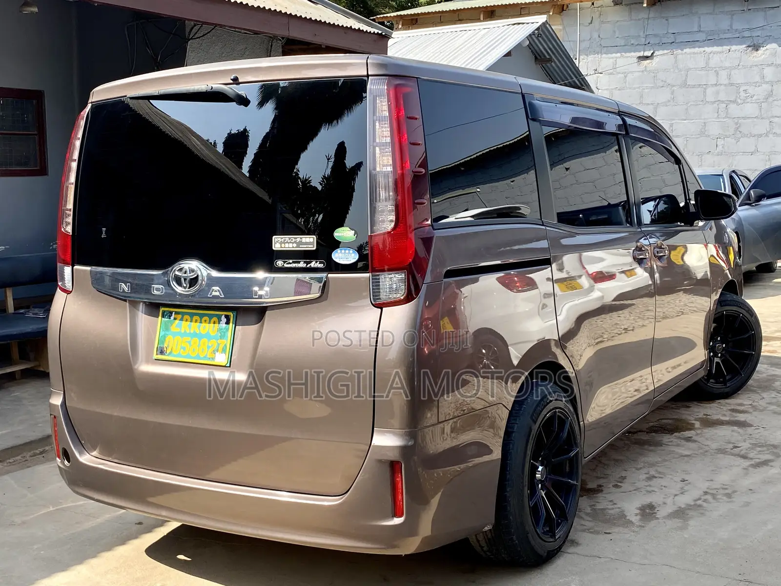 Toyota Noah 2014 Gray