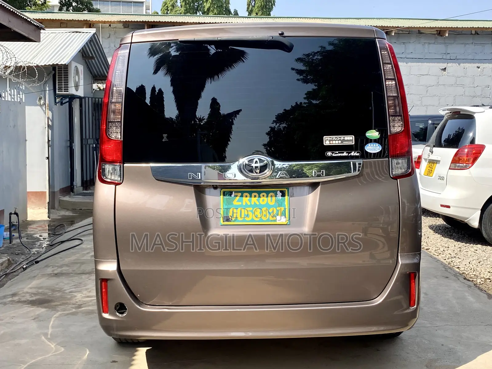 Toyota Noah 2014 Gray