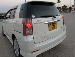 Toyota Raum 1.5 FWD 2006 Pearl