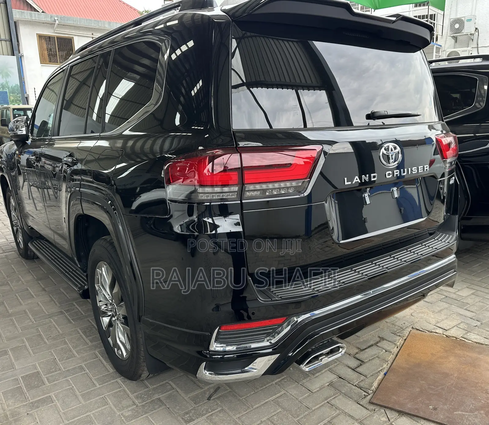 Toyota Land Cruiser LC300 2025 Black