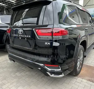 Toyota Land Cruiser LC300 2025 Black