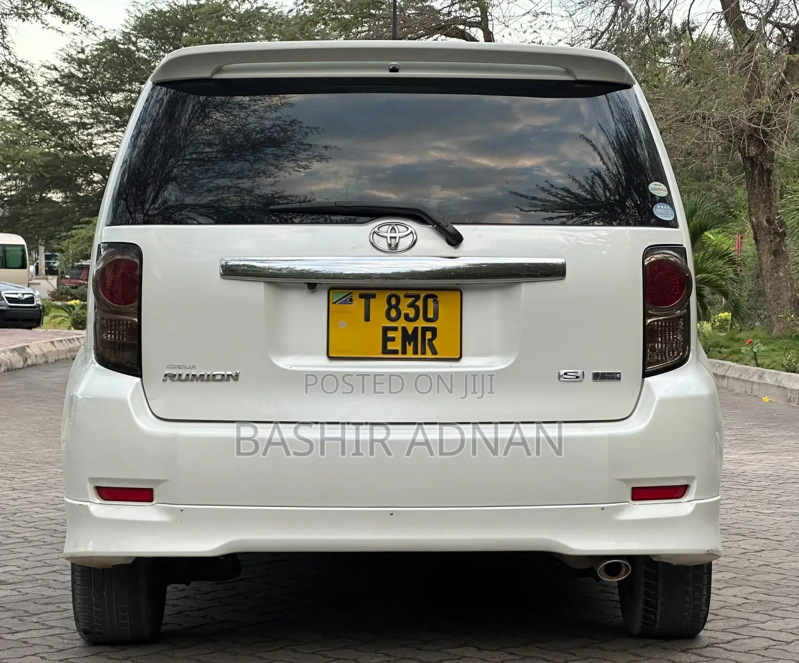 Toyota Corolla Rumion Hatchback 1.8 FWD 2012 White