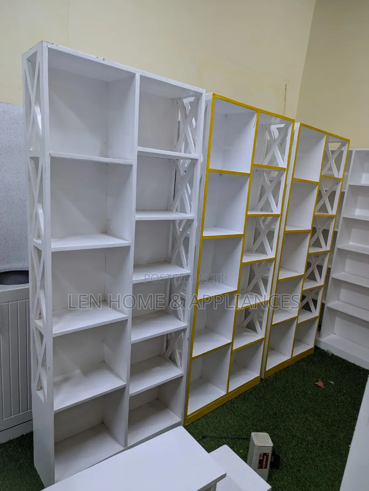 Shoe Rack Color White and Yellow