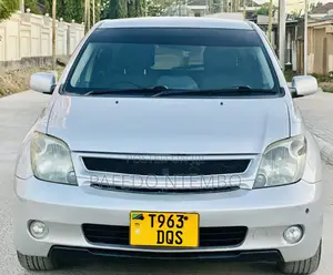 Toyota IST 2004 Silver