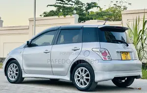 Toyota IST 2004 Silver