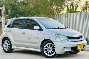 Toyota IST 2004 Silver