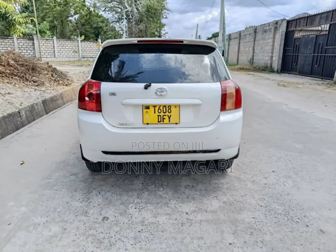 Toyota Corolla RunX 2005 White