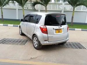 Toyota Ractis 2007 Silver