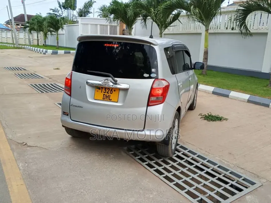 Toyota Ractis 2007 Silver