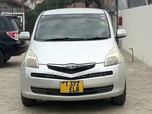 Toyota Ractis 2006 Silver