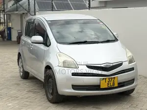 Toyota Ractis 2006 Silver