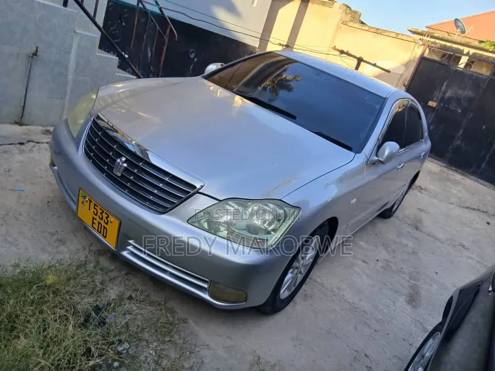 Toyota Crown 2006 Silver