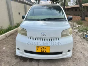 Toyota Porte 2005 White