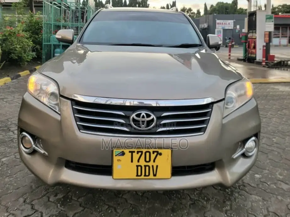 Toyota Vanguard 2011 Gold