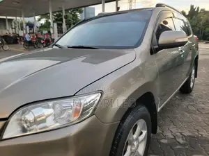 Toyota Vanguard 2011 Gold