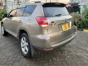 Toyota Vanguard 2011 Gold