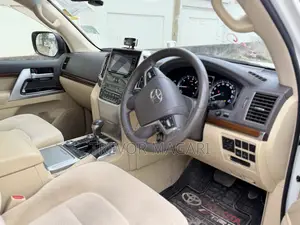 Toyota Land Cruiser 2016 White