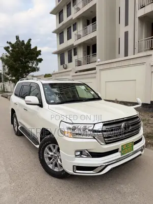 Toyota Land Cruiser 2016 White