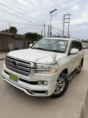 Toyota Land Cruiser 2016 White