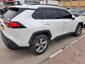 Toyota RAV4 2020 White