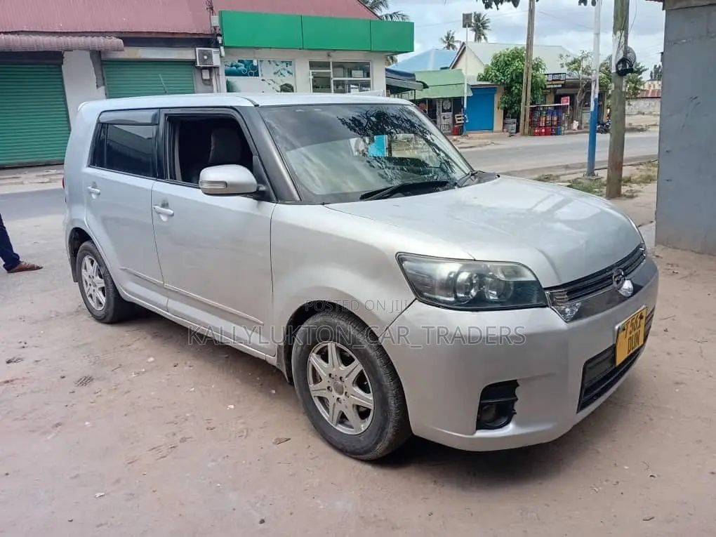 Toyota Corolla Rumion 2010 Silver