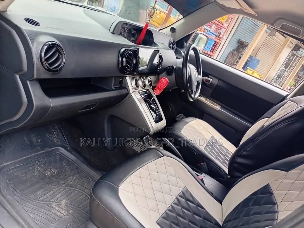 Toyota Corolla Rumion 2010 Silver