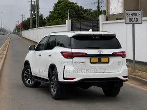 Toyota Fortuner 2024 White