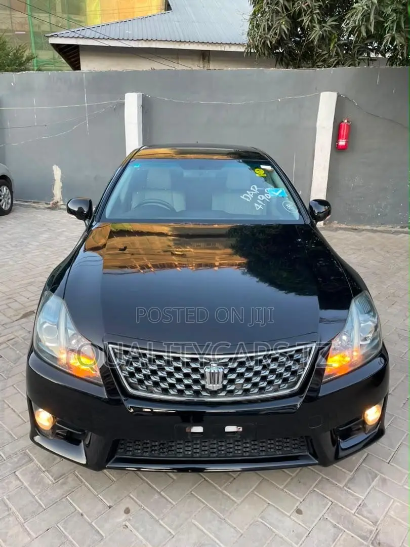 Toyota Crown 2010 Black