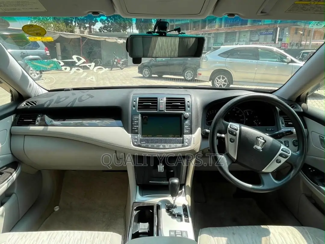 Toyota Crown 2010 Black